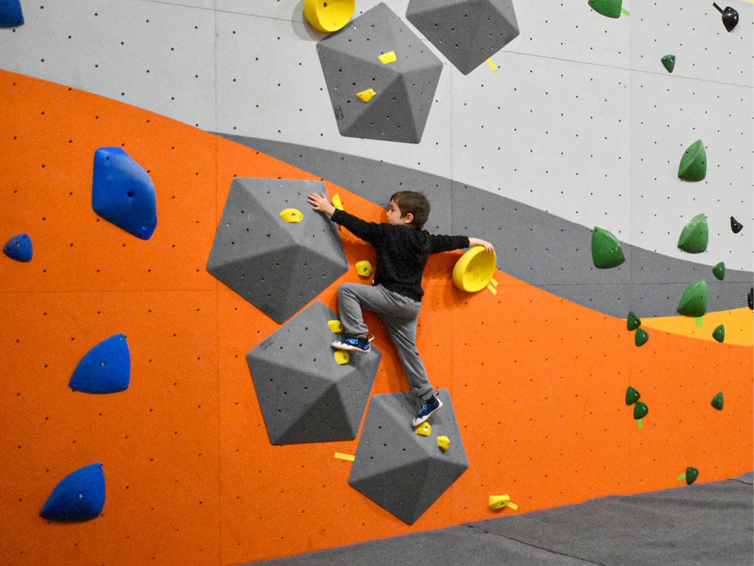 Les cours d'escalade à Blocbuster Versailles