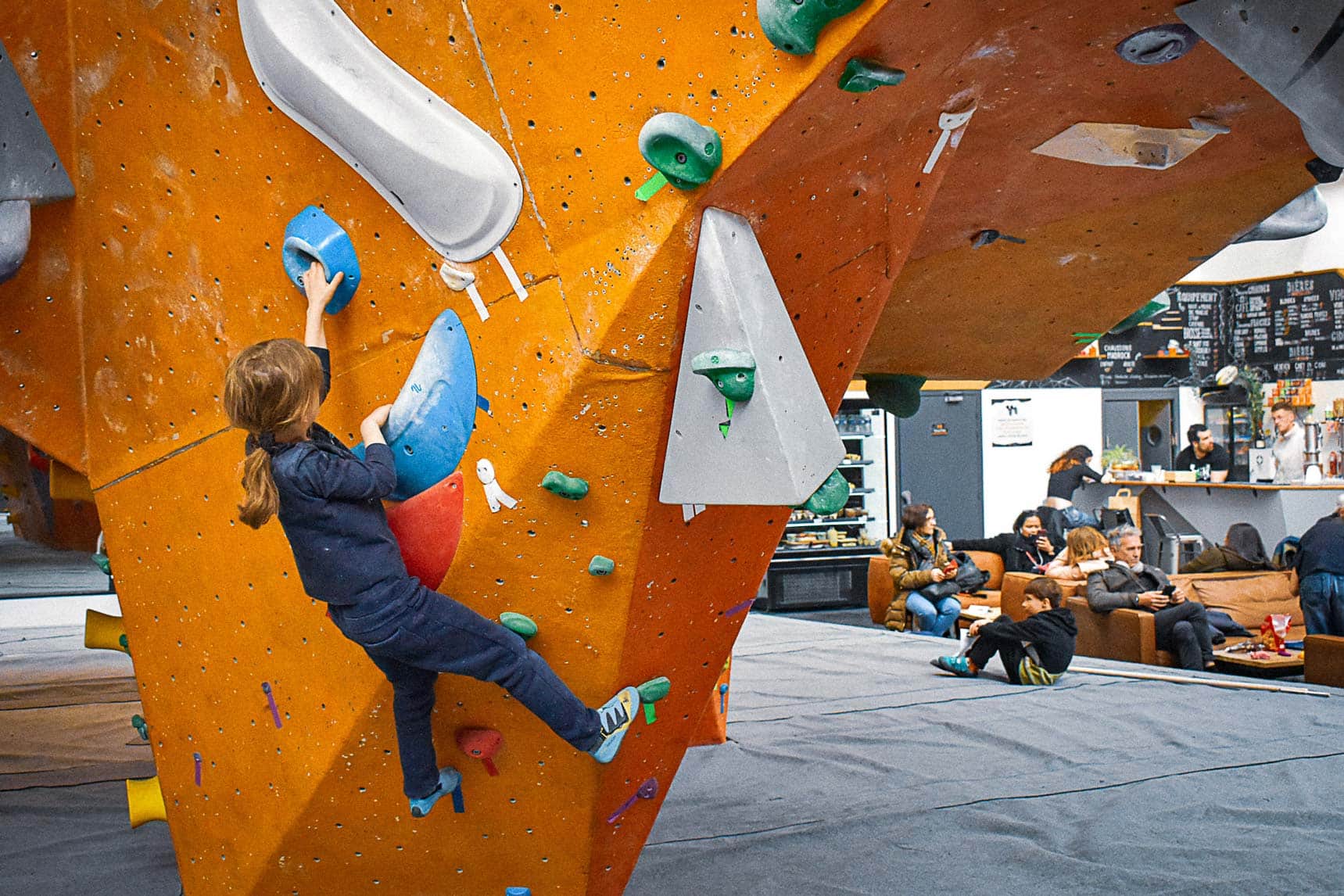 Cours d'escalade enfants & adultes à Blocbuster Courbevoie